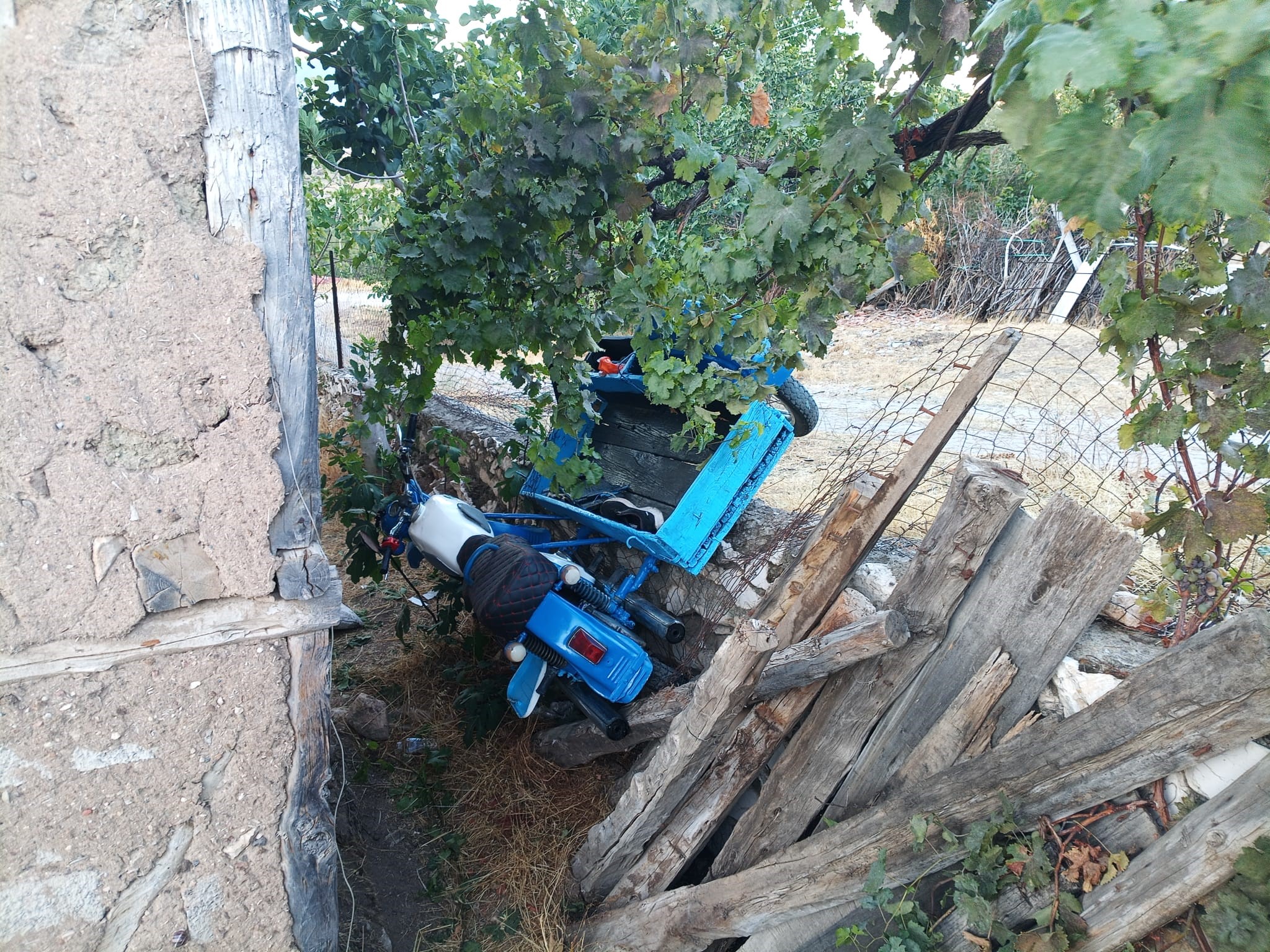 Köy Yolunda Korkunç Kaza! Motosiklet Boşluğa Devrildi, 1 Ölü (4)