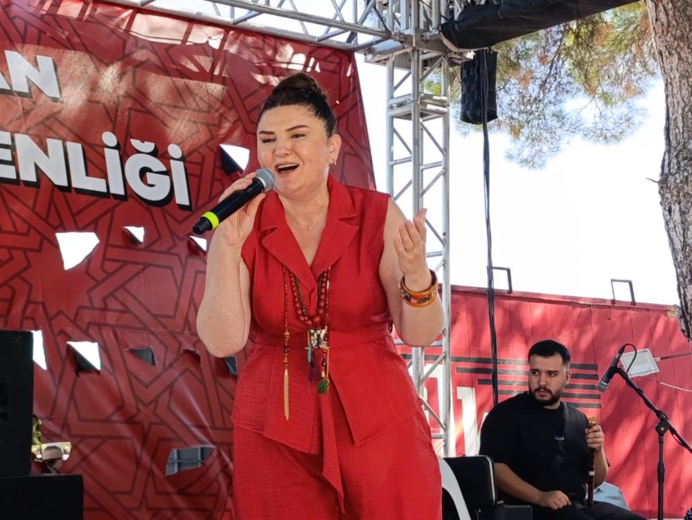 Kulada Bagdatli Sultan Anma Etkinligi Binlerce Kisiyi Bulusturdu (2)