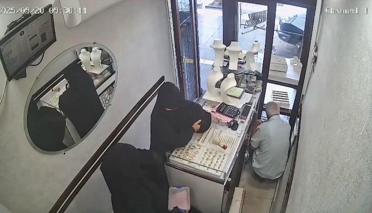 Kuyumcu Şaşırtan Soygun 6 Kadın 2,5 Kilo Altınları Alıp Kaçtı (3)