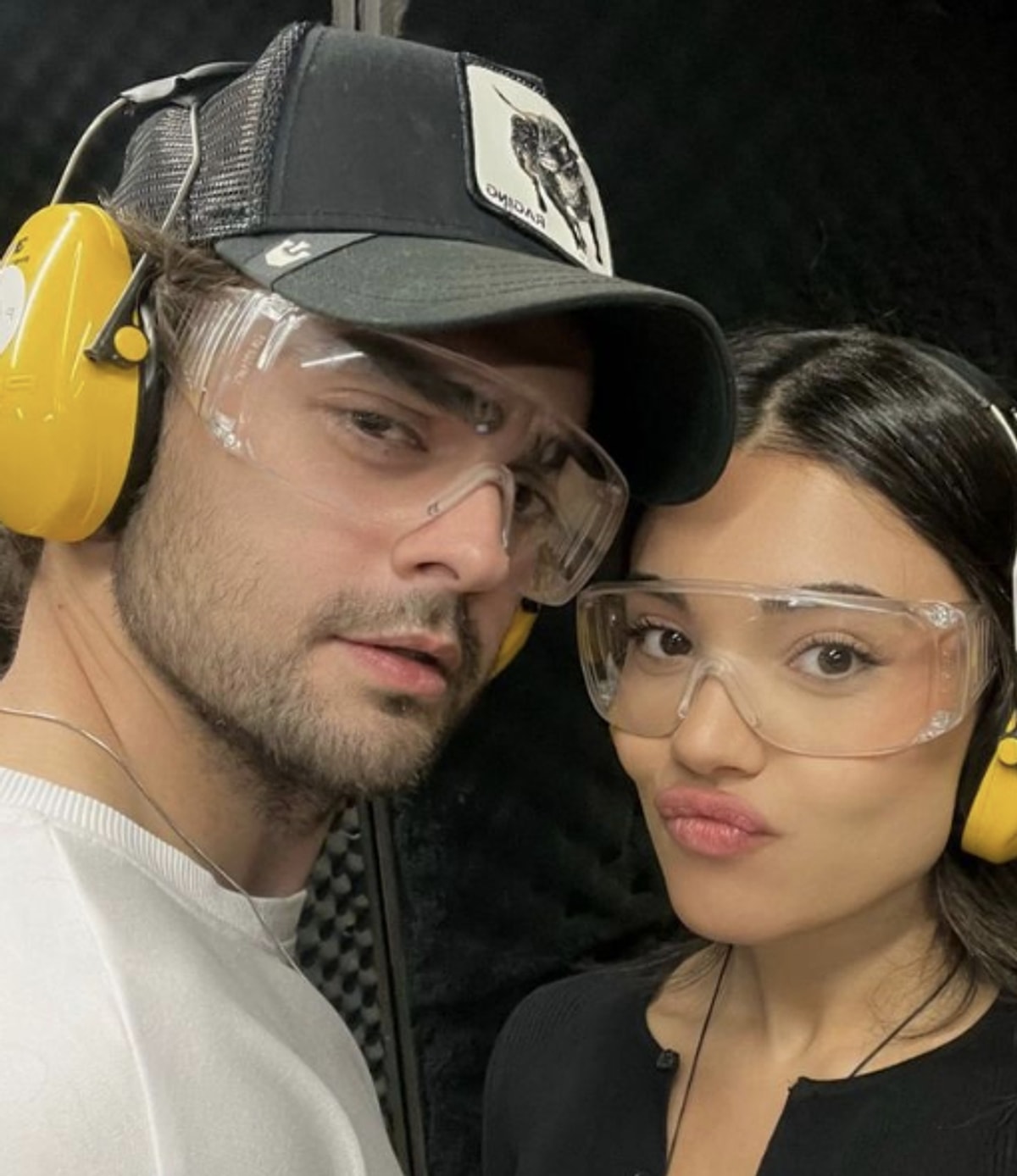 Lizge Cömert ve sevgilisi Bilal Yiğit Koçak'ın ilişkisi. Kardeşlerim dizisi setinde tanışan çiftin fotoğrafı.