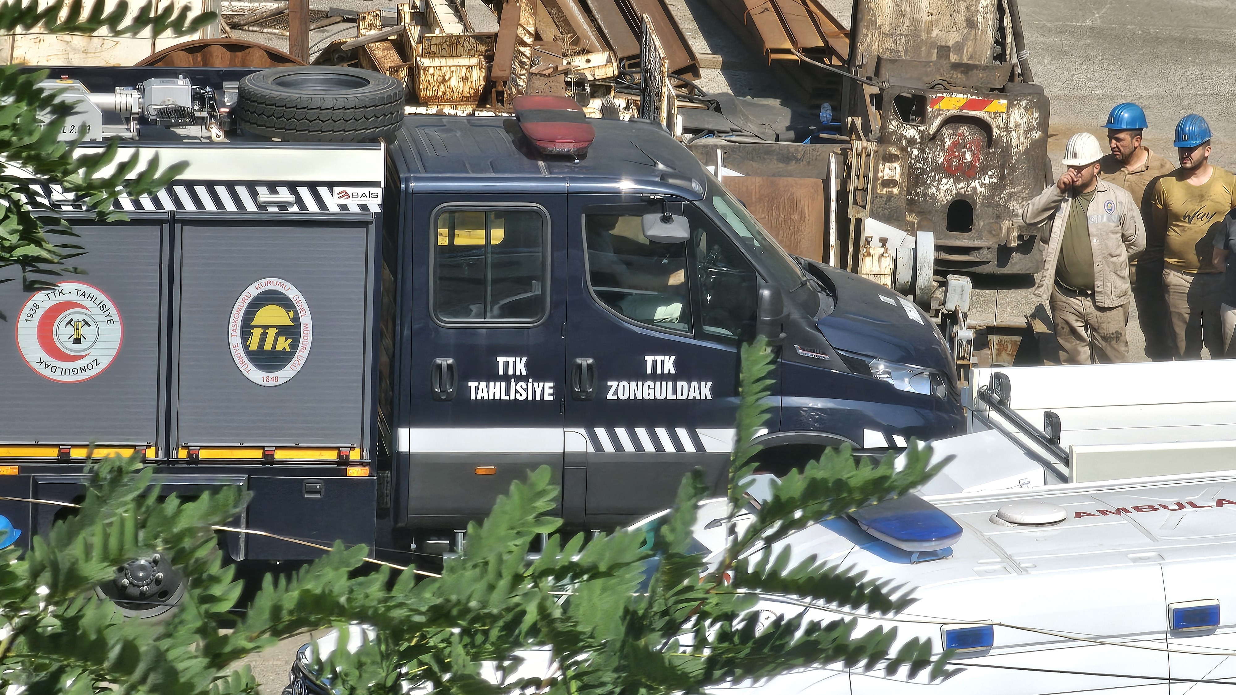 Maden Ocağında Göçük 5 Işçiden 4’Ü Kurtarıldı, 1’I Yer Altında! (1)