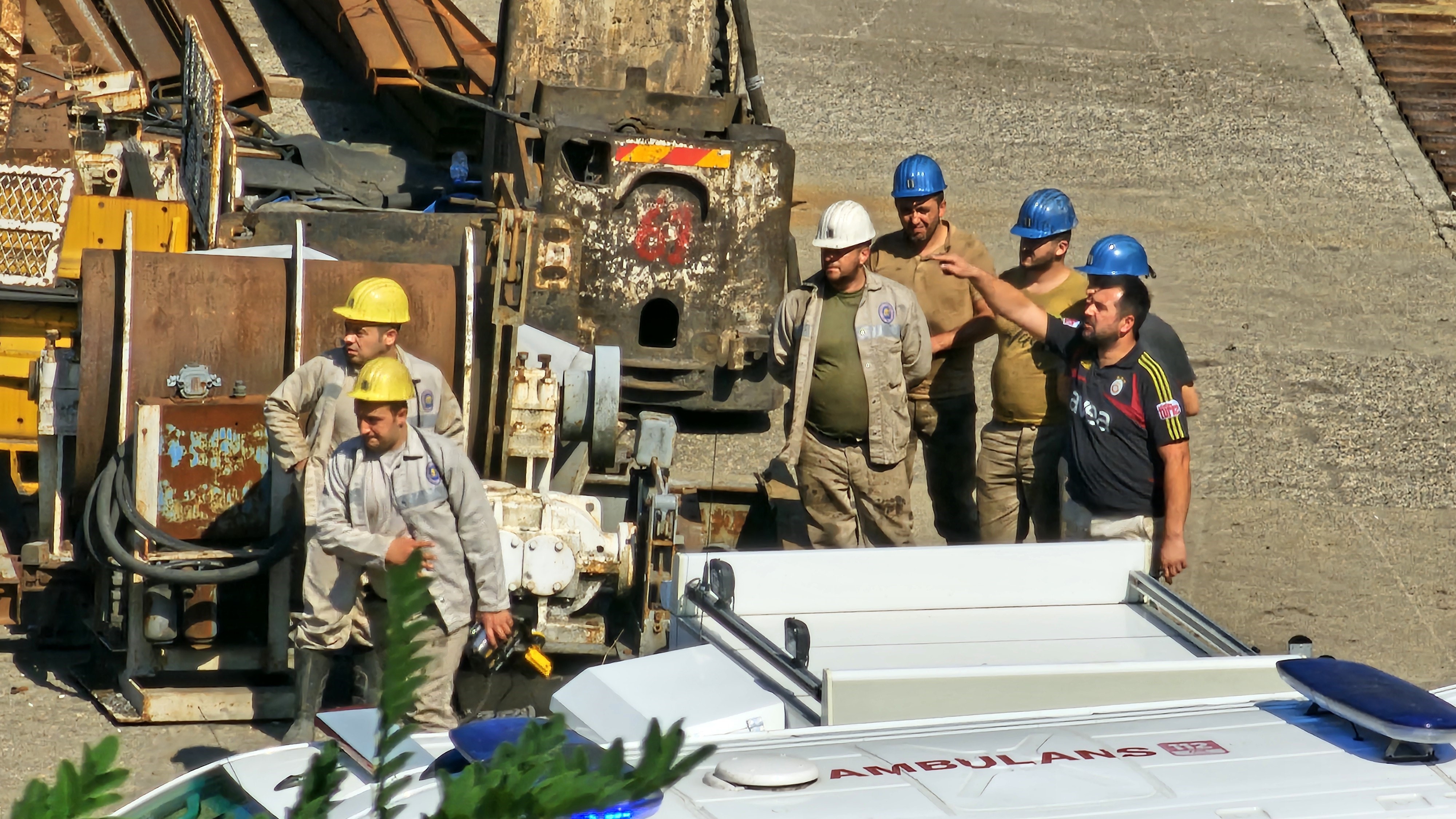Maden Ocağında Göçük 5 Işçiden 4’Ü Kurtarıldı, 1’I Yer Altında! (3)