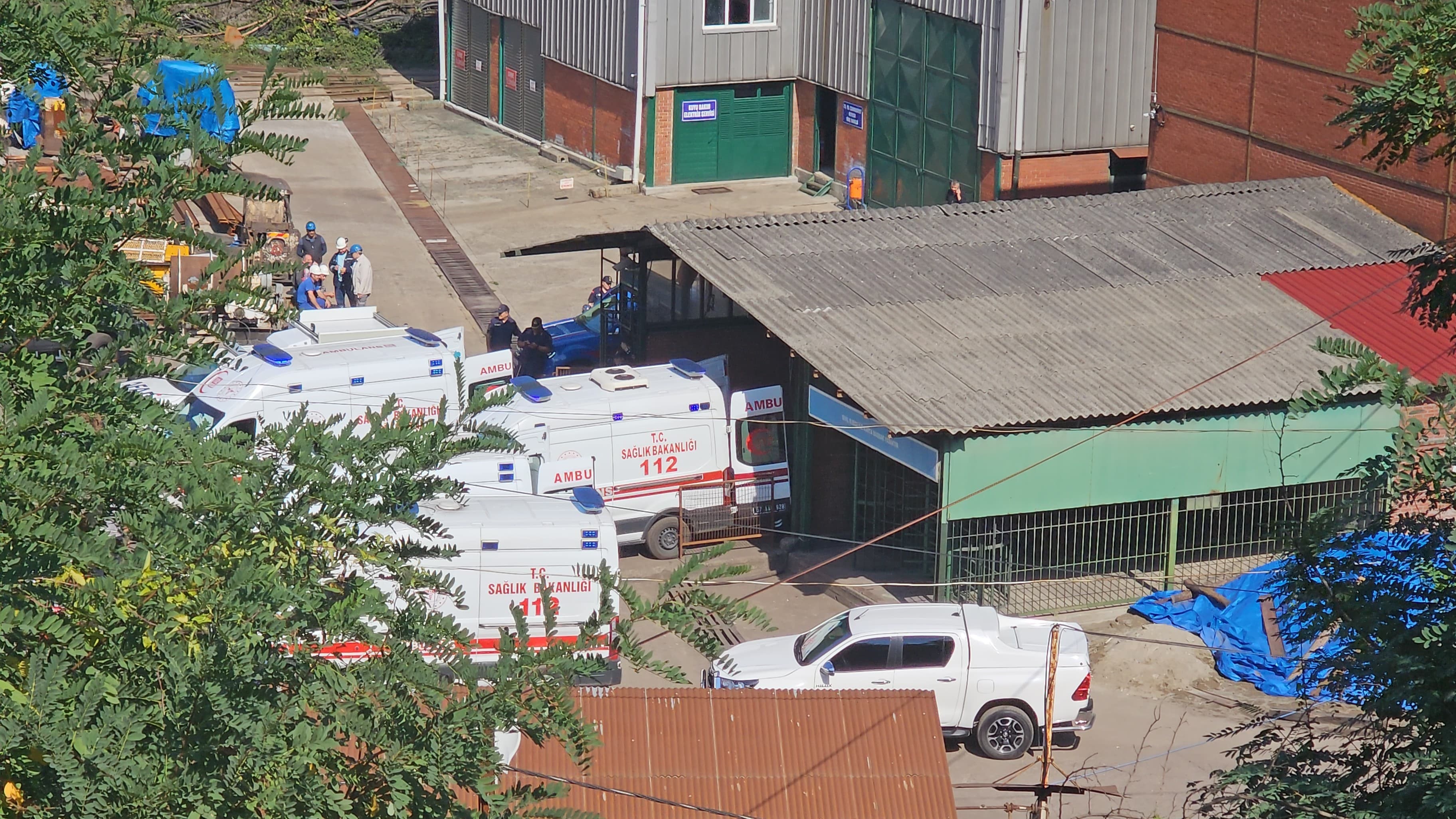 Maden Ocağında Göçük 5 Işçiden 4’Ü Kurtarıldı, 1’I Yer Altında! (4)