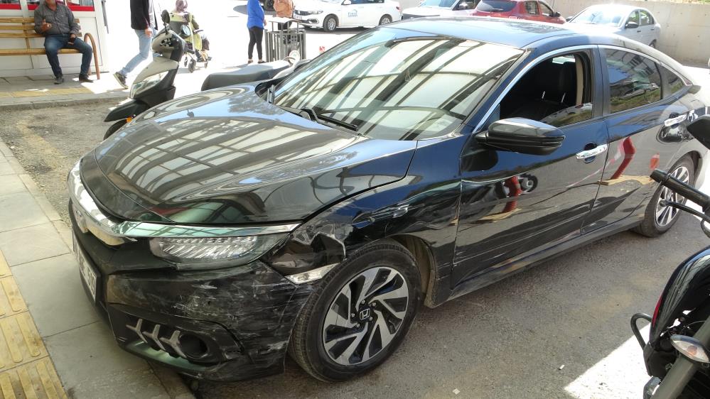 Malatyada Direksiyon Basinda Kalp Krizi Geciren Sahis 7 Araca Carpti (2)