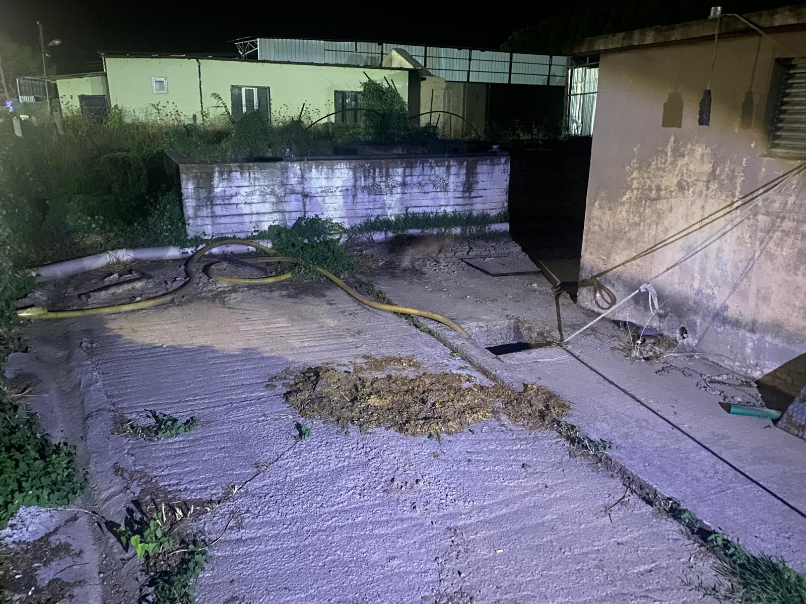 Manisa’da Fabrikaya Şok Baskın Fabrika Atıkları Kaçak Hatla Dereye Tahliye Edildi (2)