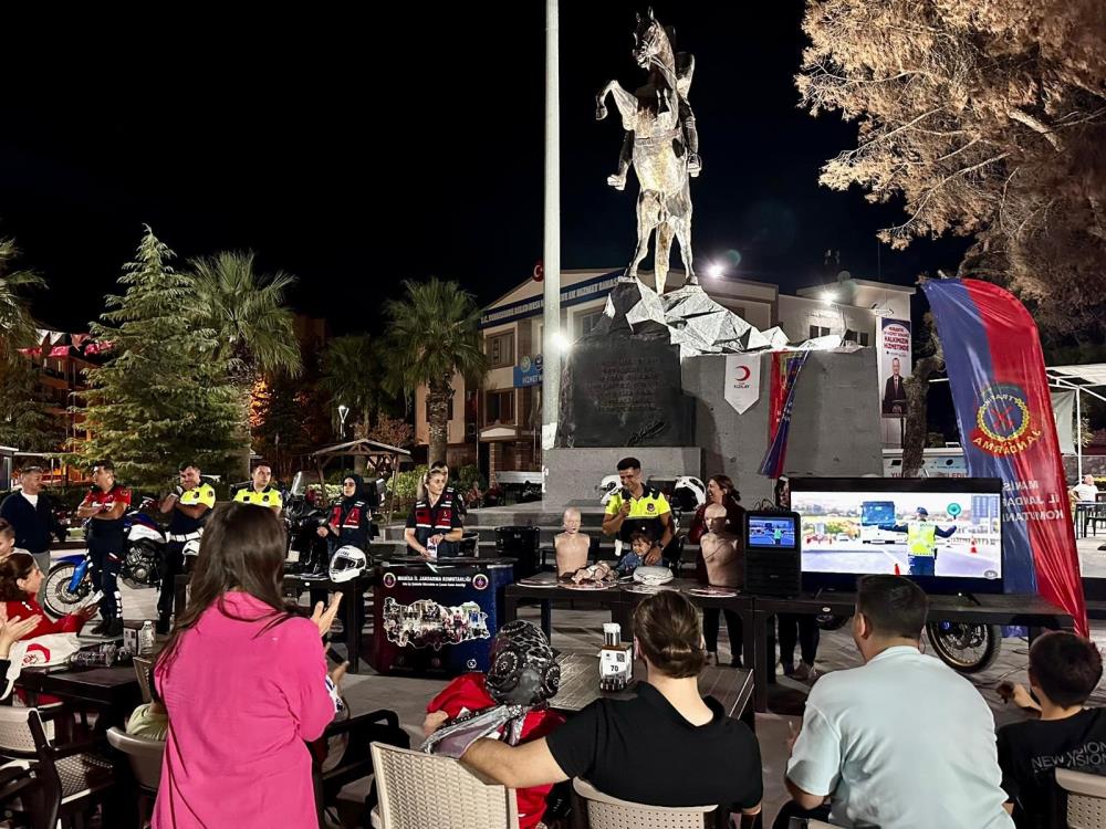 Manisada Kizilay Ve Jandarmadan Vatandaslara Bilinclendirme Egitimi (3)