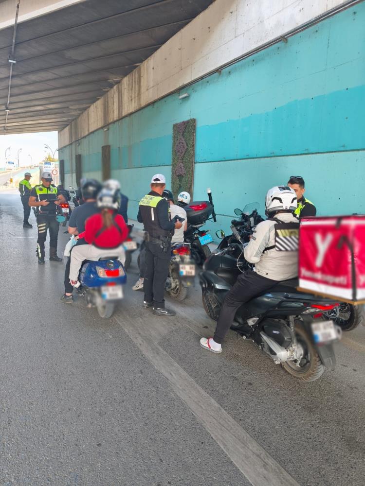 Manisada Trafik Denetimleri 748 Arac Ve Surucuye 2 Milyon Tl Ceza (3)