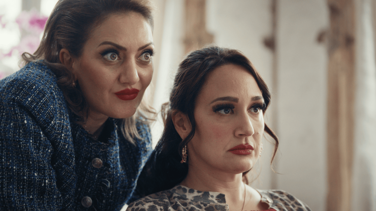 Mavi Dolunay Otel Dizi Konusu Gupse Ozay