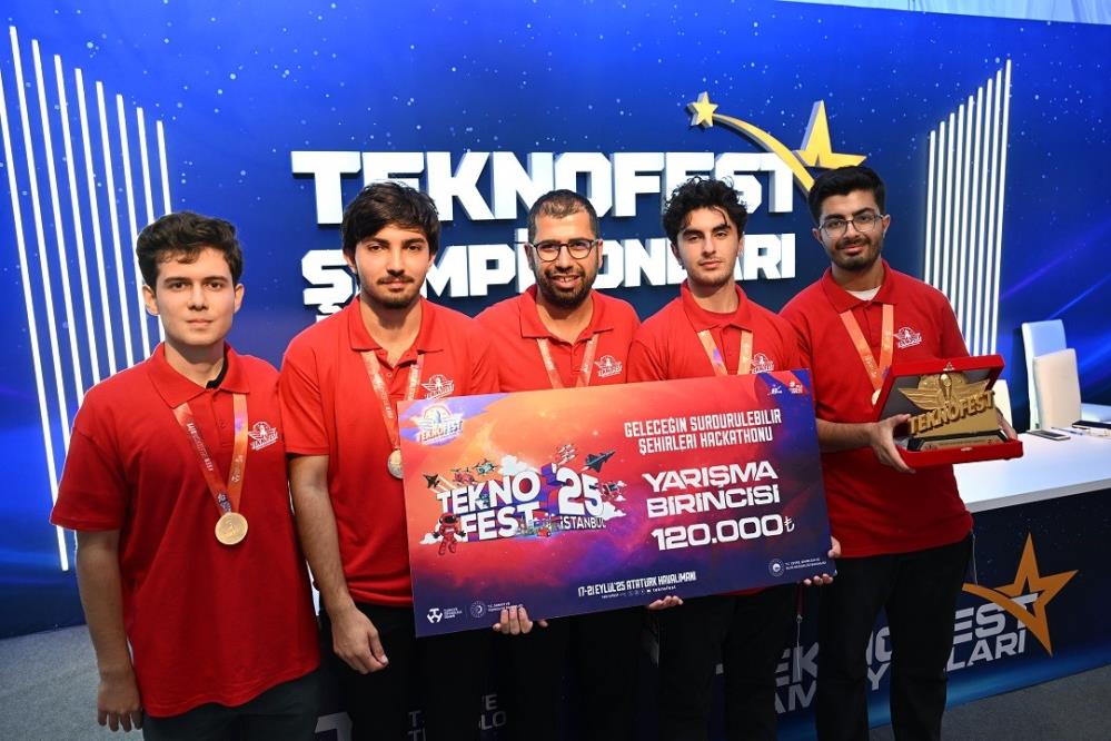 Mcbu Ogrencileri Teknofestte Turkiye Birincisi Oldu Odullerini Cumhurbaskani Erdoganda (1)