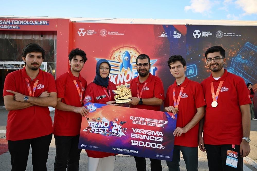 Mcbu Ogrencileri Teknofestte Turkiye Birincisi Oldu Odullerini Cumhurbaskani Erdoganda (3)