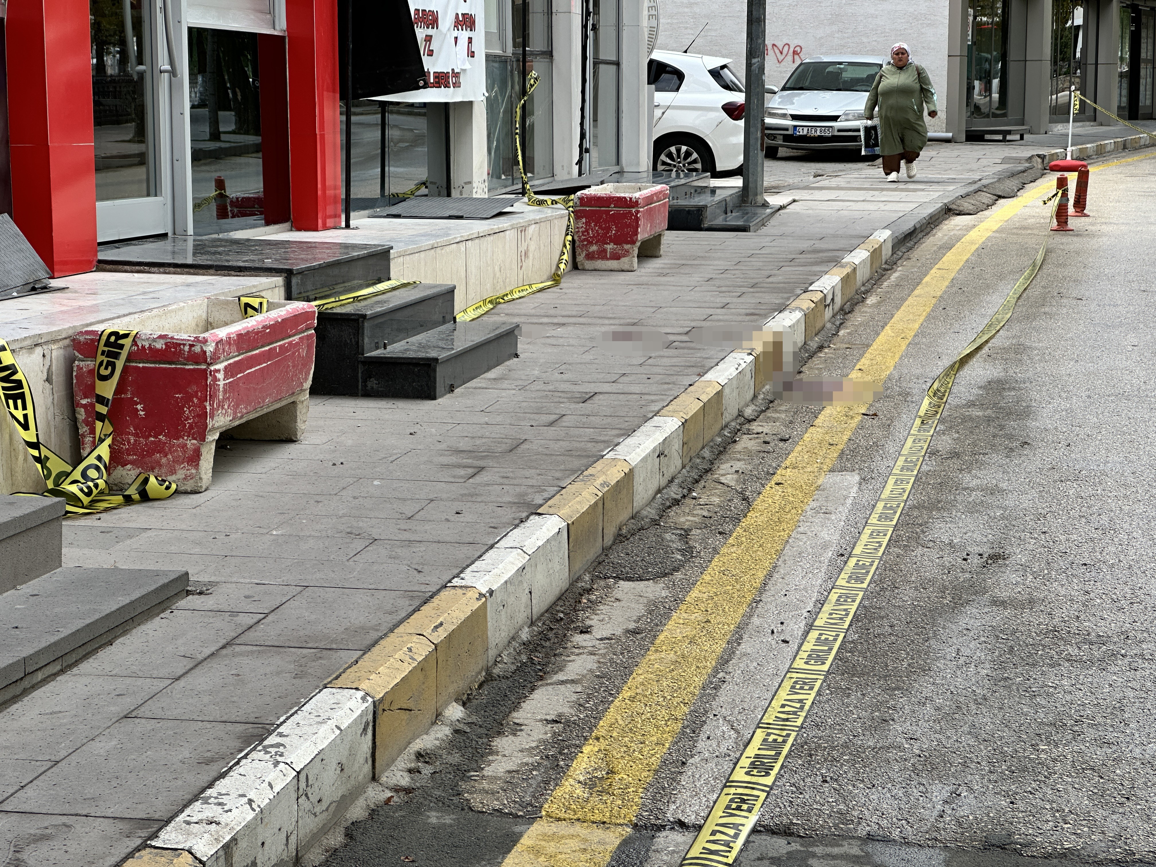 Otel Odasında Feci Son 20 Yaşındaki Kadın 5. Kattan Düşerek Öldü (3)