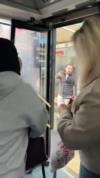 Otobüste Kaos! Yolcuların Isyanı Ve Sürücünün Direnişi Anbean Kaydedildi (2)