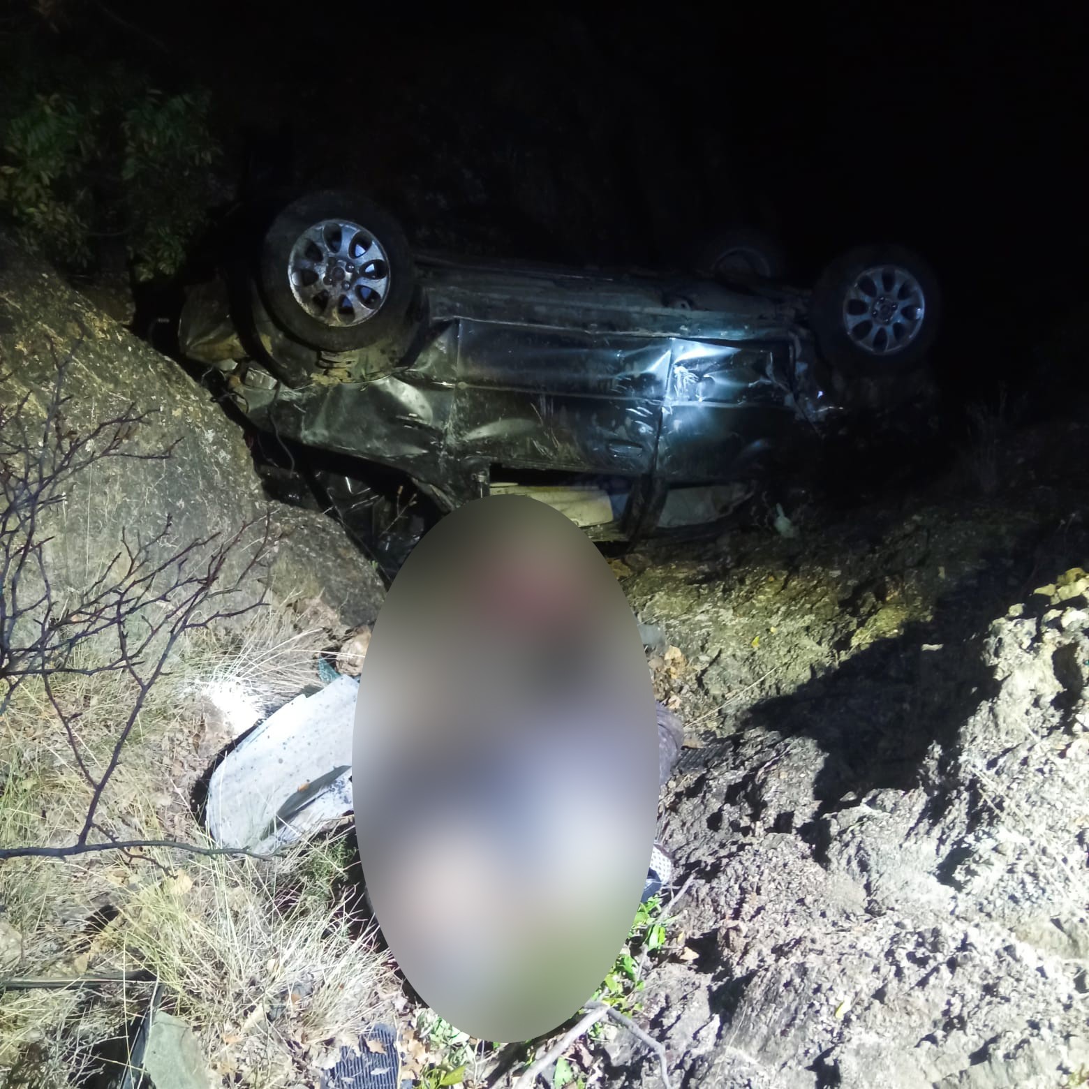 Otomobil Uçuruma Yuvarlandı Saatlerce Süren Çalışmada 4 Cenaze Çıkarıldı (2)