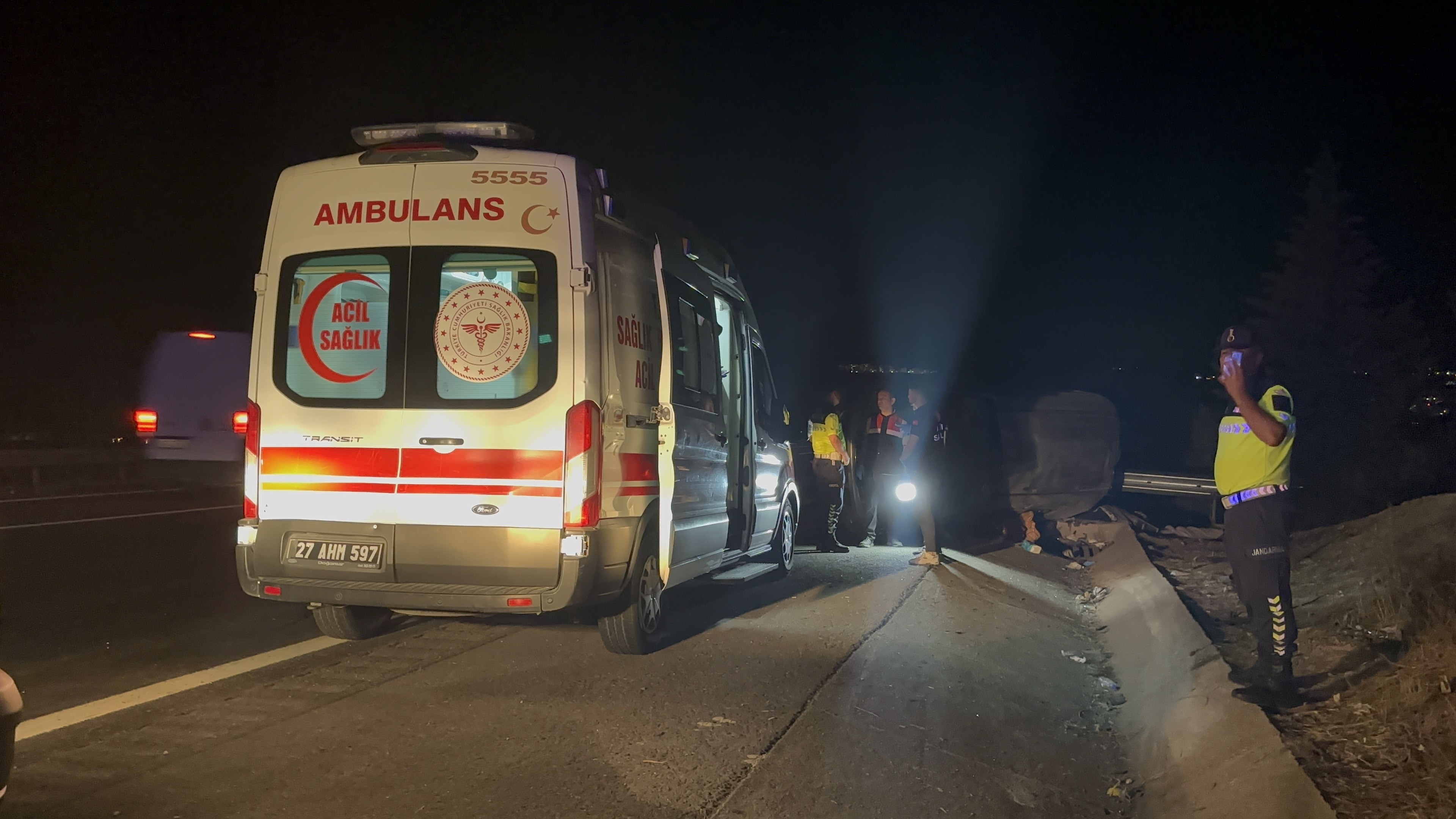 Otoyolda Can Pazarı! Lastik Patladı, Araç Taklalar Attı; 2 Ölü, 8 Yaralı (2)