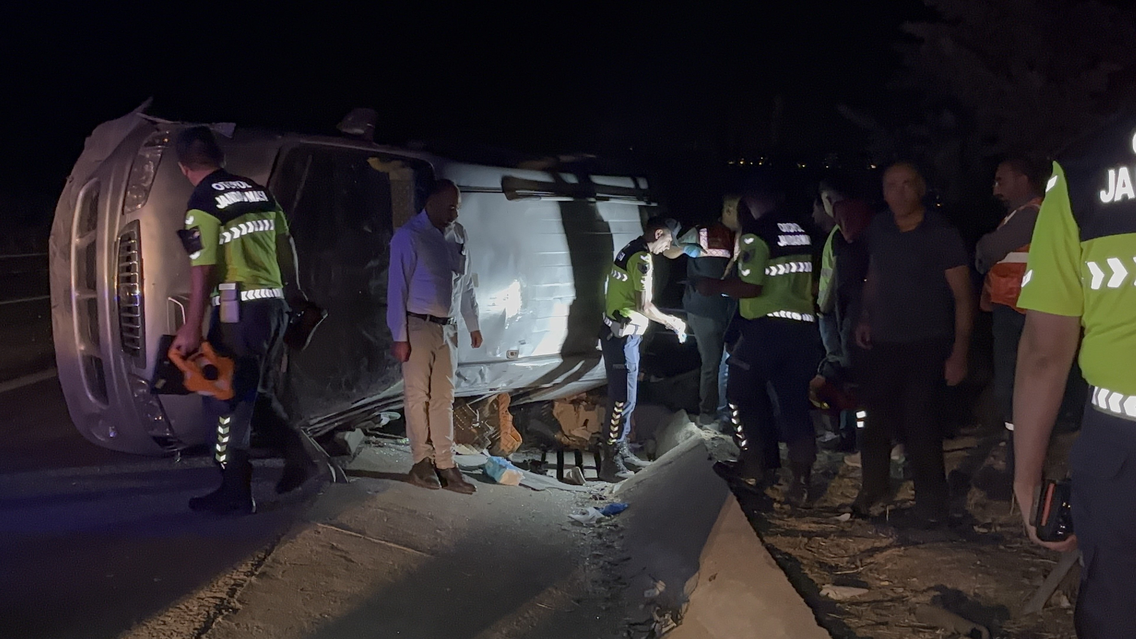 Otoyolda Can Pazarı! Lastik Patladı, Araç Taklalar Attı; 2 Ölü, 8 Yaralı (4)