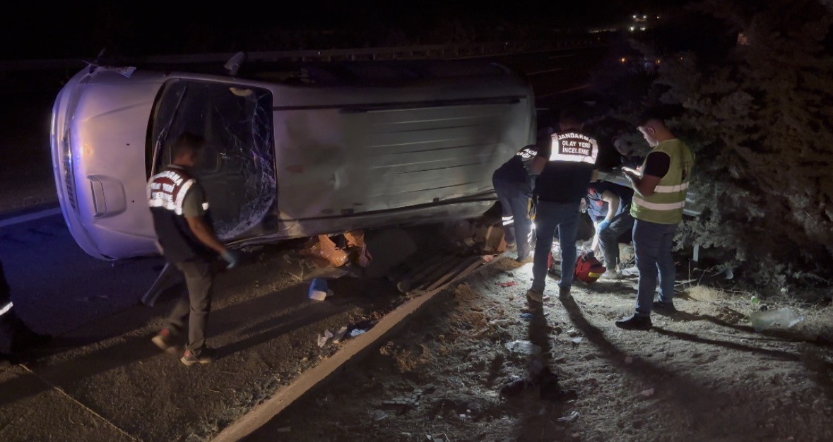 Otoyolda Can Pazarı! Lastik Patladı, Araç Taklalar Attı; 2 Ölü, 8 Yaralı (6)