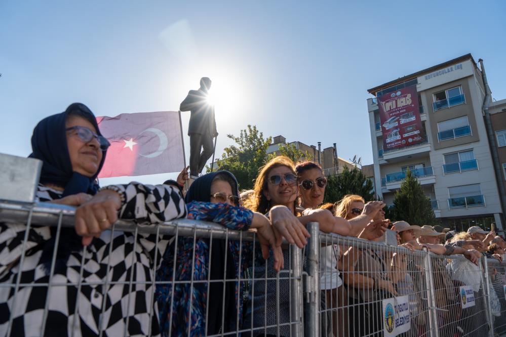 Ozgur Ozel Manisadan Seslendi Uzum Ve Kiraza Yapilan Destekleme Son Derece Yetersiz (3)