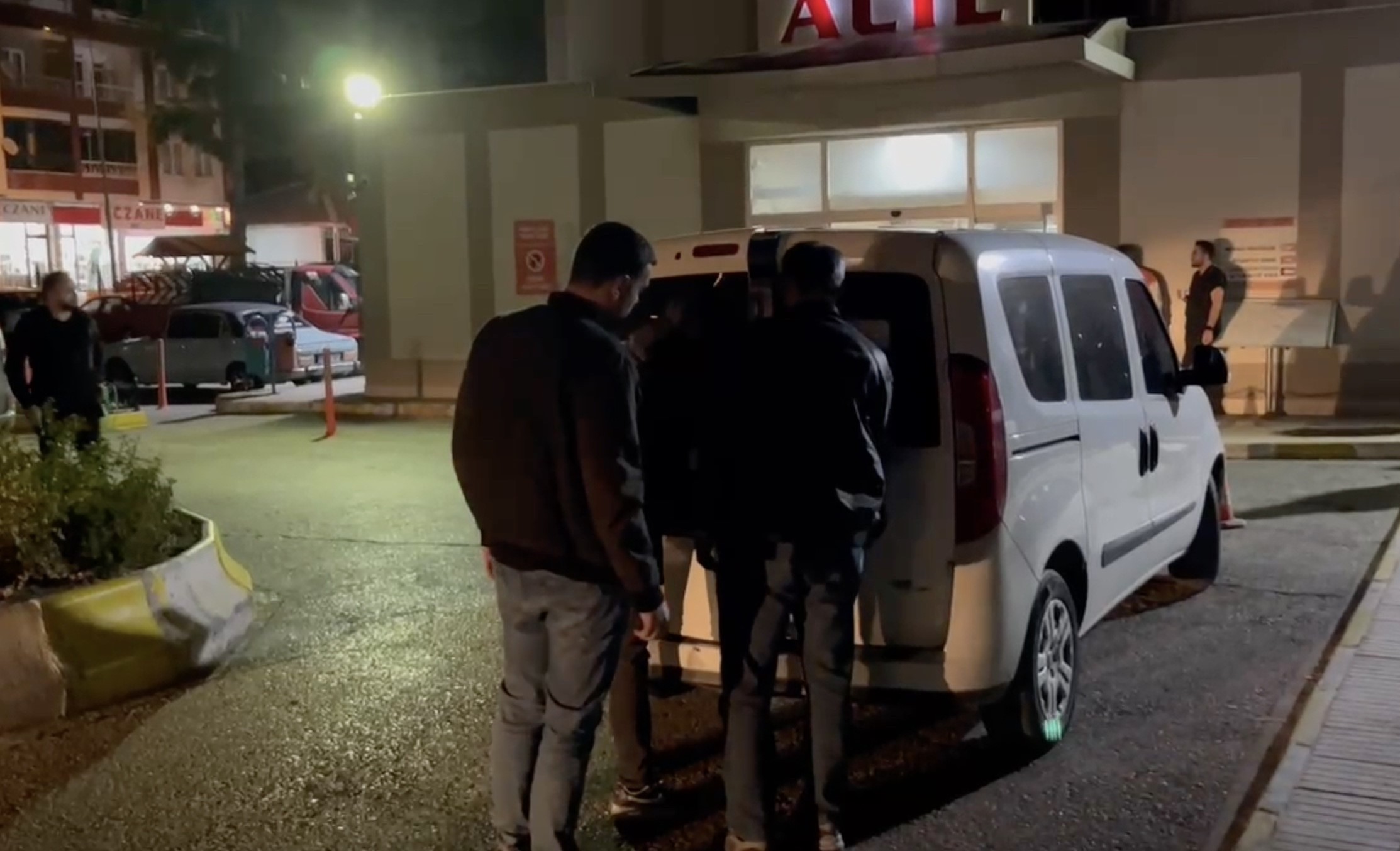 Petshop Önünde Kanlı Olay 36 Yaşındaki Adam Tüfekle Öldürüldü (2)