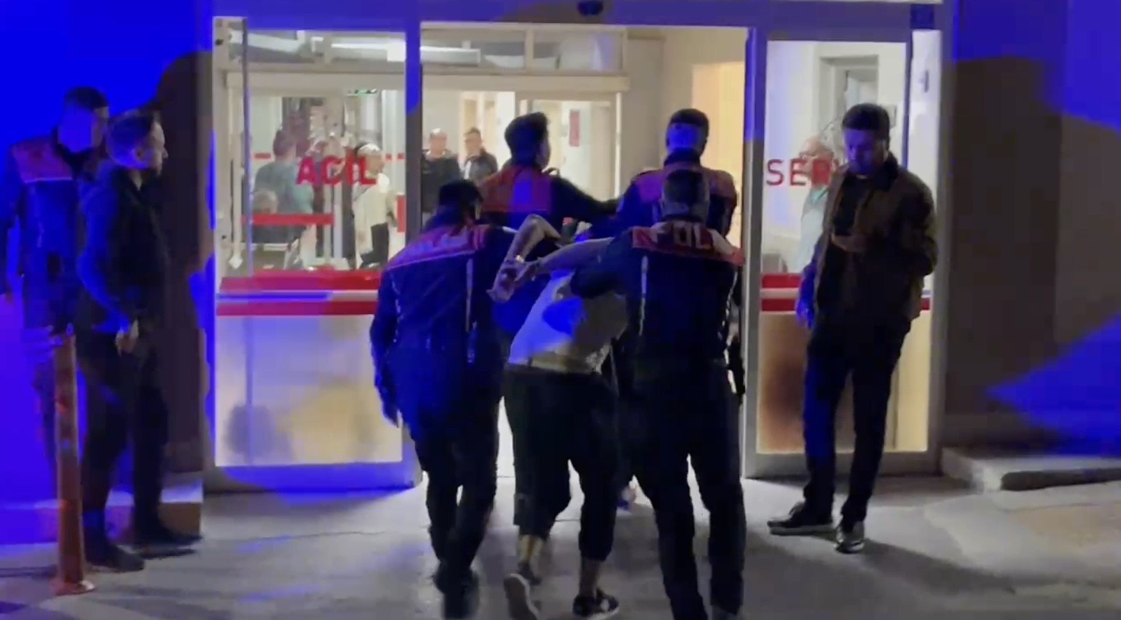 Petshop Önünde Kanlı Olay 36 Yaşındaki Adam Tüfekle Öldürüldü (5)