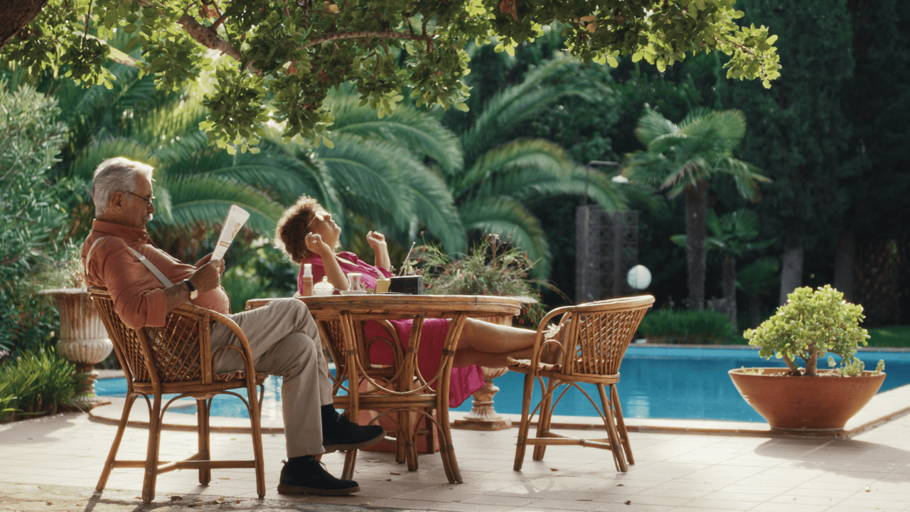 Platonik Mavi Dolunay Otel Gercek Otel Mi Kurgu Mu