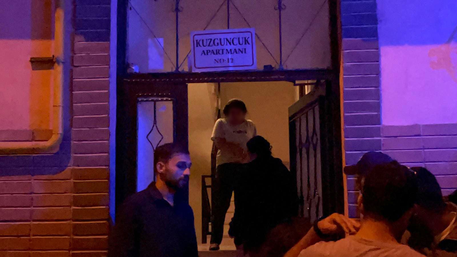 Polise ‘Bıçaklandım’ Diye Ihbar Etti! Kapı Kırılınca Gerçek Ortaya Çıktı (3)