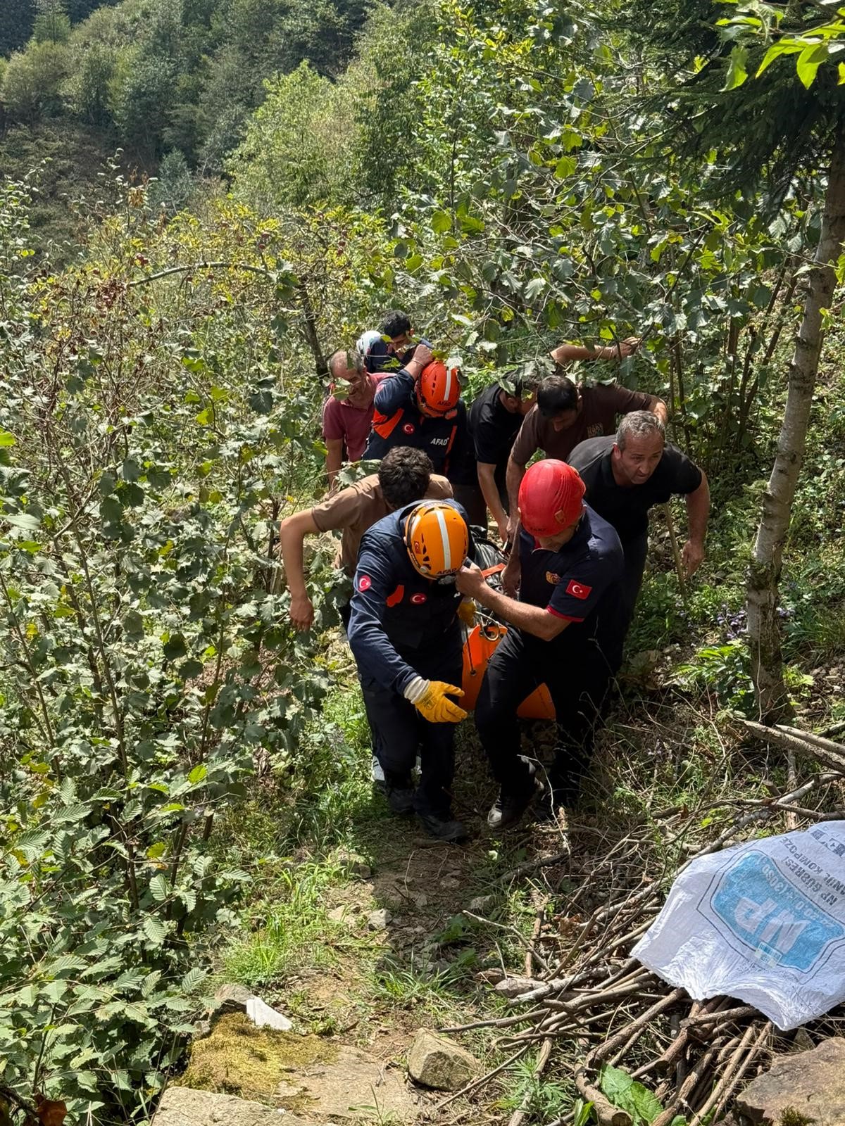 Sabah Saatlerinde Trafik Felaketi! Otomobil Dereye Uçtu; 1 Ölü, 1 Ağır Yaralı (4)