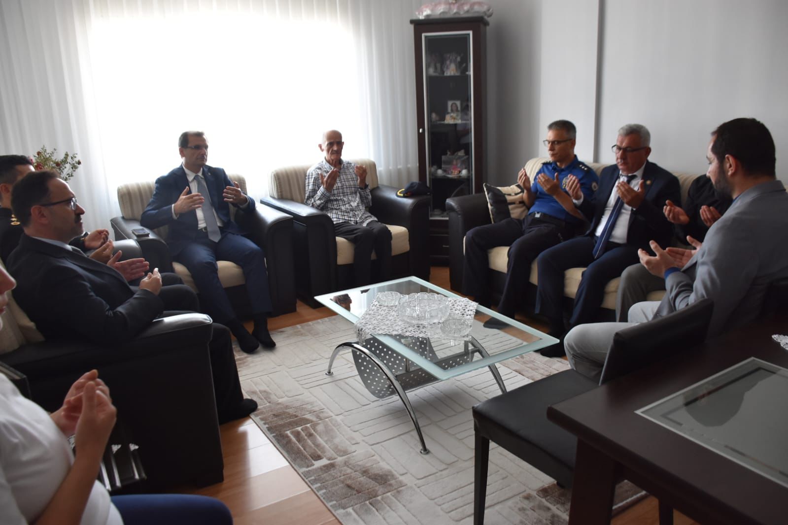 Salihli Kaymakami Guldogan Kahraman Gazileri Evinde Ziyaret Etti (1)