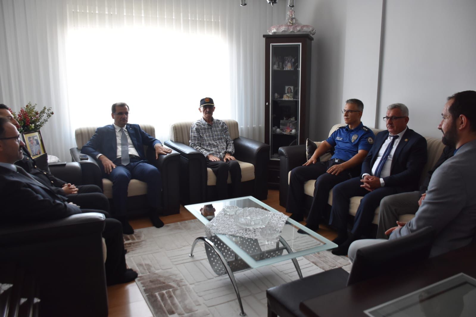 Salihli Kaymakami Guldogan Kahraman Gazileri Evinde Ziyaret Etti (2)