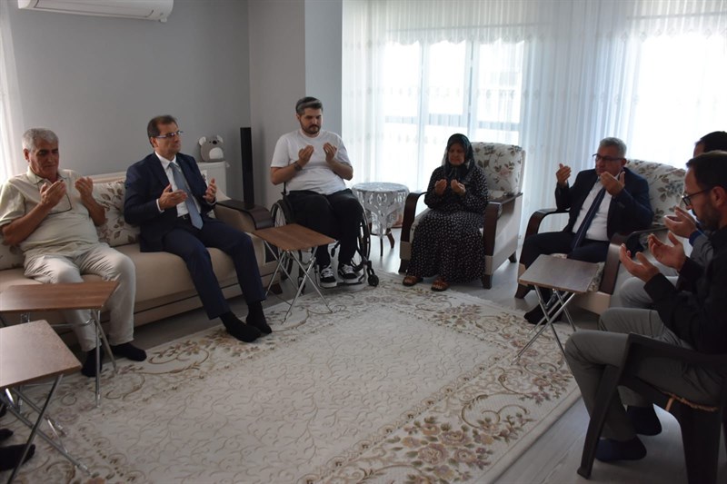 Salihli Kaymakami Guldogan Kahraman Gazileri Evinde Ziyaret Etti (4)