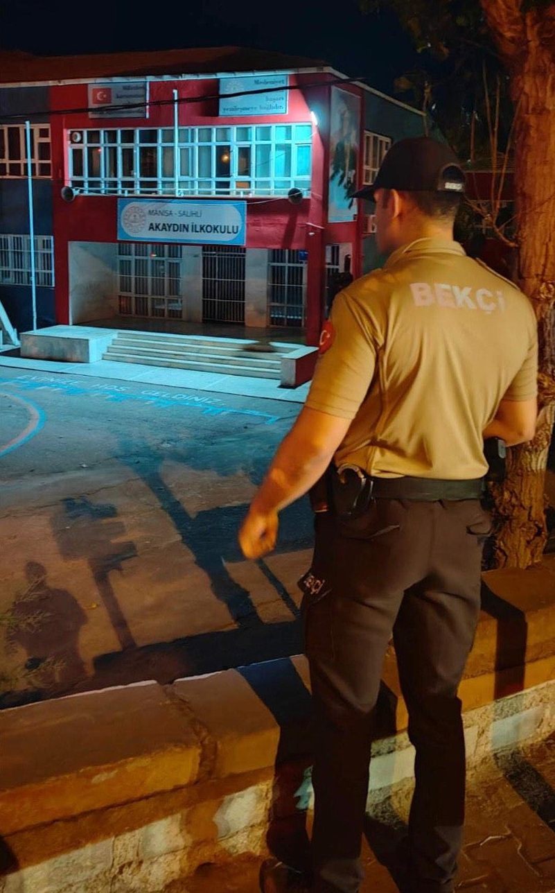 Salihlide Gece Bekcileri Ogrencilerin Guvenligi Icin Nobette (1)-1