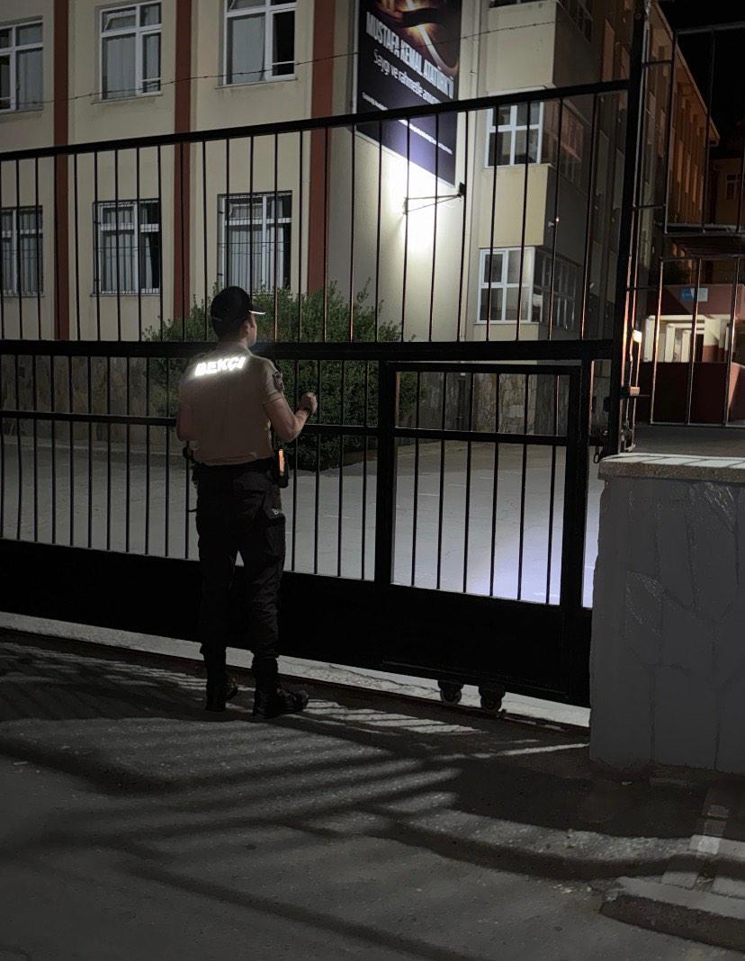 Salihlide Gece Bekcileri Ogrencilerin Guvenligi Icin Nobette (1)