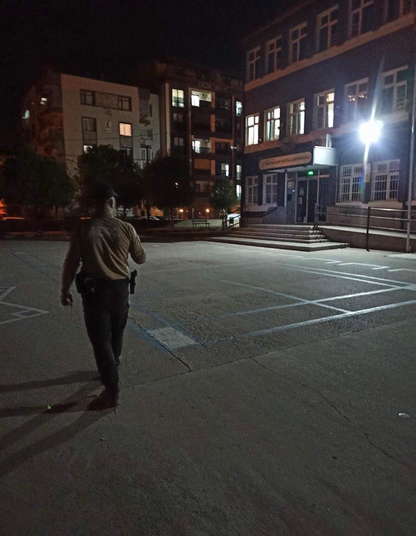 Salihlide Gece Bekcileri Ogrencilerin Guvenligi Icin Nobette (2)
