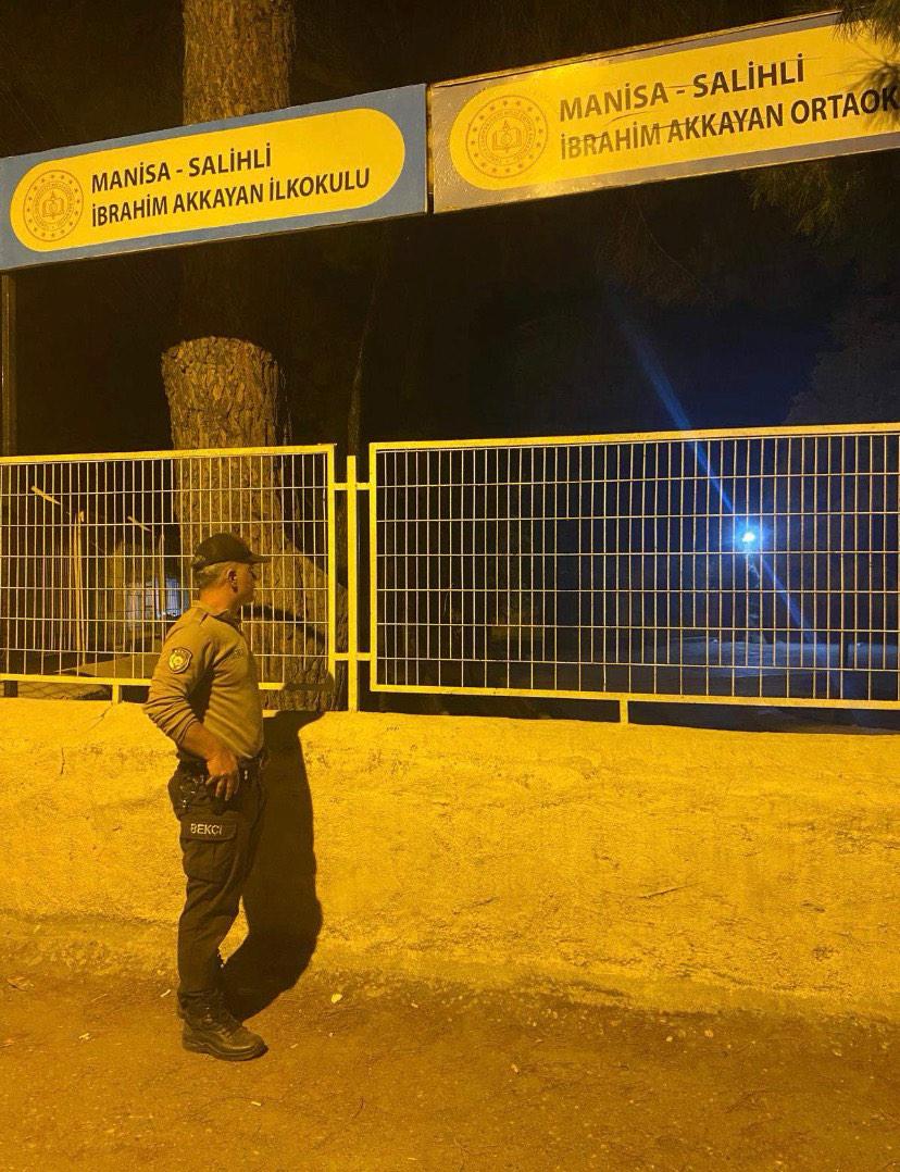 Salihlide Gece Bekcileri Ogrencilerin Guvenligi Icin Nobette (3)