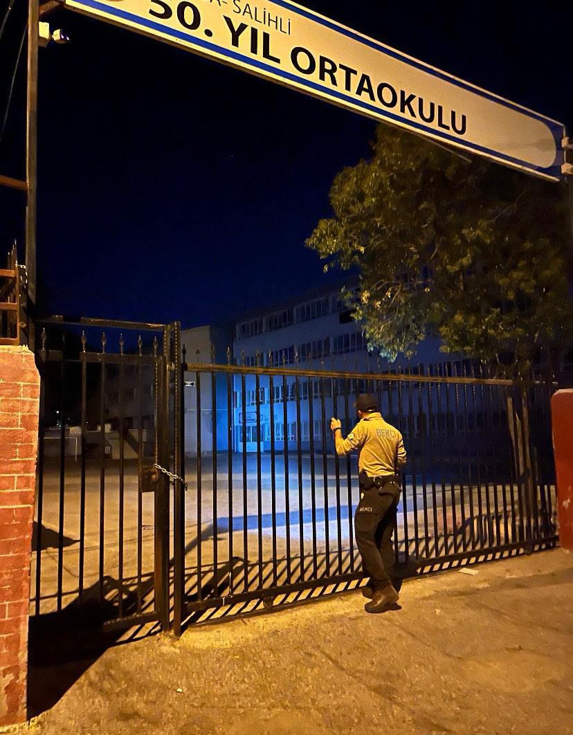 Salihlide Gece Bekcileri Ogrencilerin Guvenligi Icin Nobette (4)