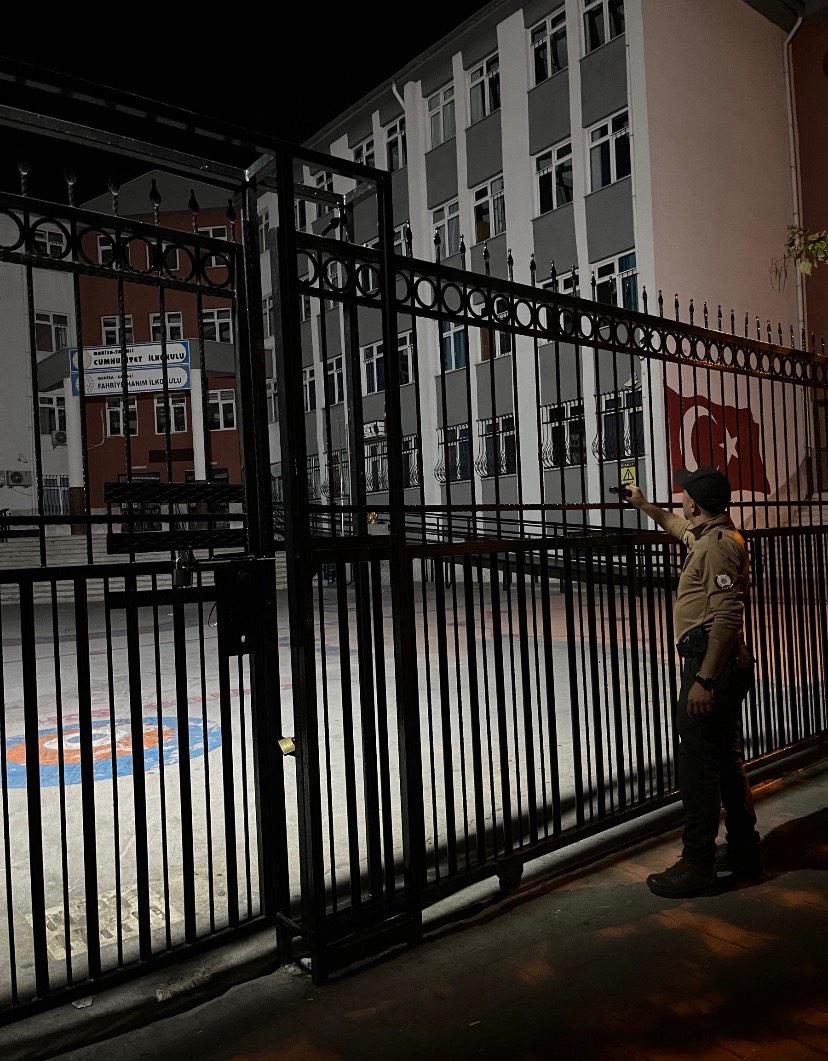 Salihlide Gece Bekcileri Ogrencilerin Guvenligi Icin Nobette (6)