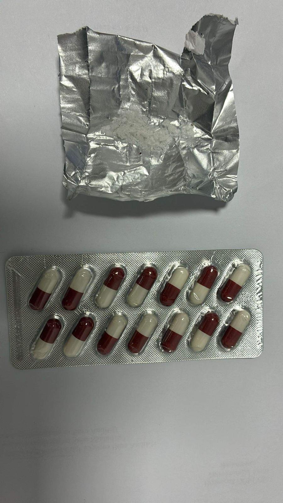 Salihli’de Polis Şüphelerinde Haklı Çıktı Uyuşturucu Ve Tabanca Ele Geçirildi (2)