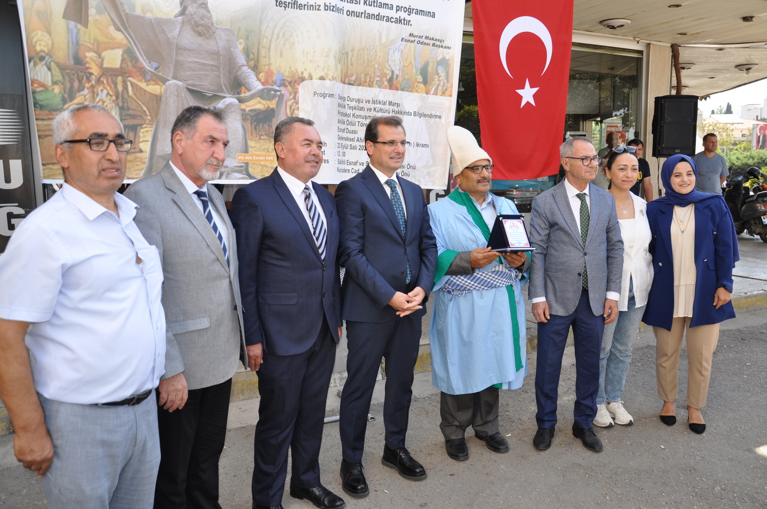 Salihlide Yilin Ahisi Belli Oldu 40 Yillik Derici Yilin Ahisi Secildi (1)