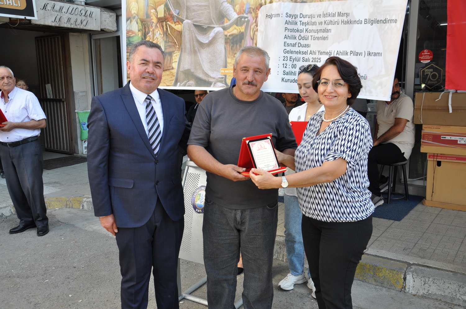 Salihlide Yilin Ahisi Belli Oldu 40 Yillik Derici Yilin Ahisi Secildi (11)