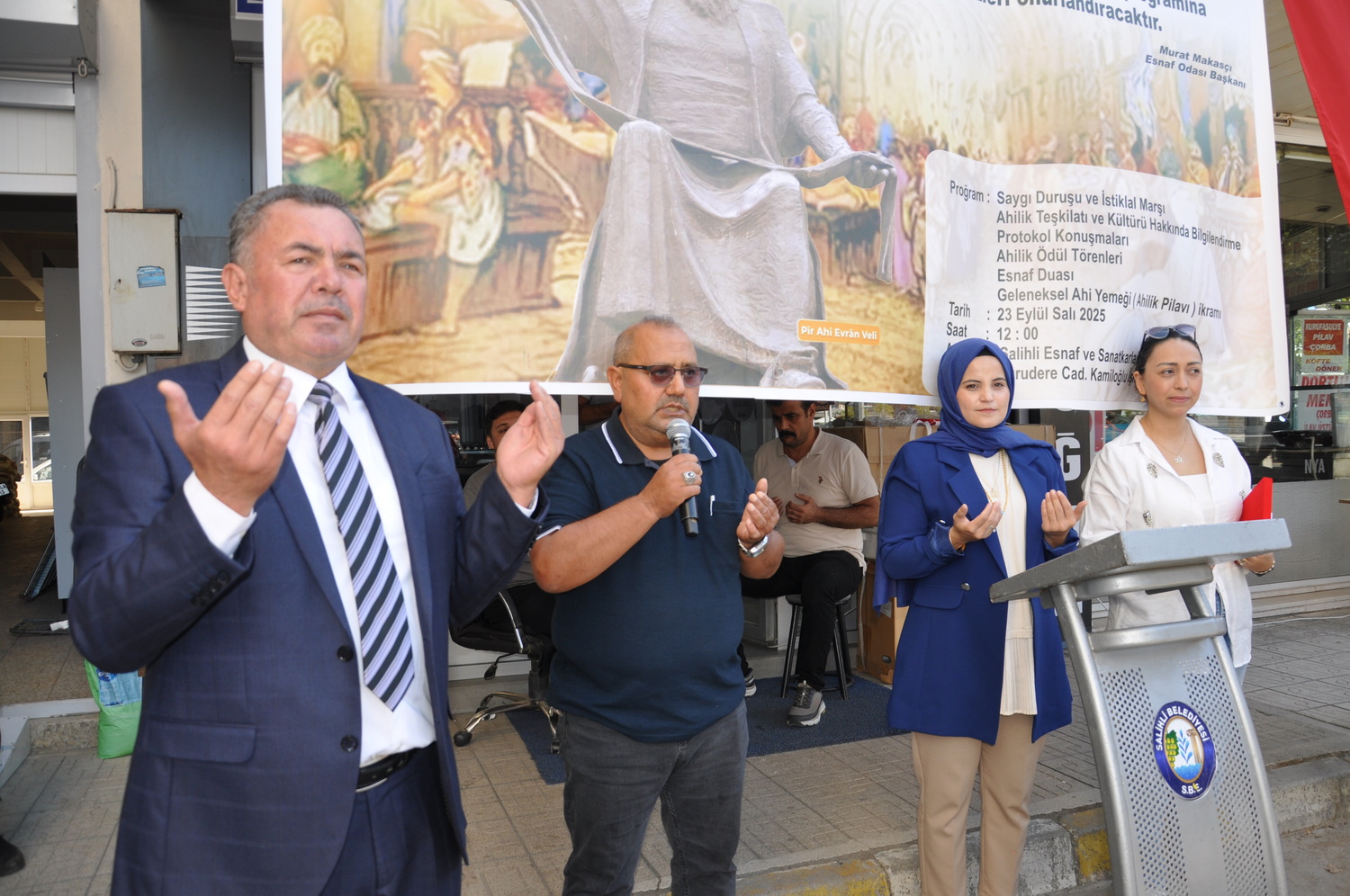 Salihlide Yilin Ahisi Belli Oldu 40 Yillik Derici Yilin Ahisi Secildi (14)