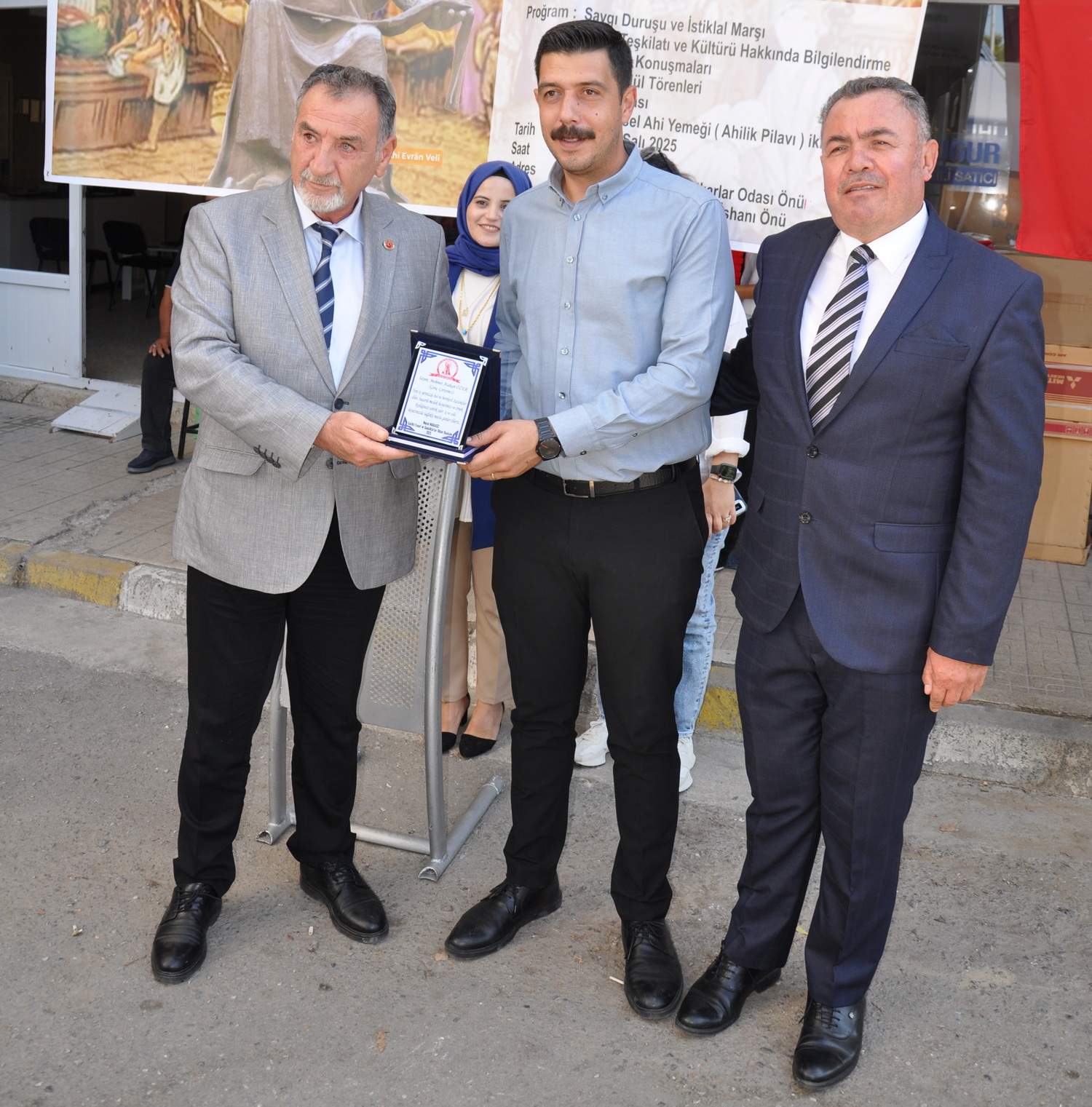 Salihlide Yilin Ahisi Belli Oldu 40 Yillik Derici Yilin Ahisi Secildi (2)