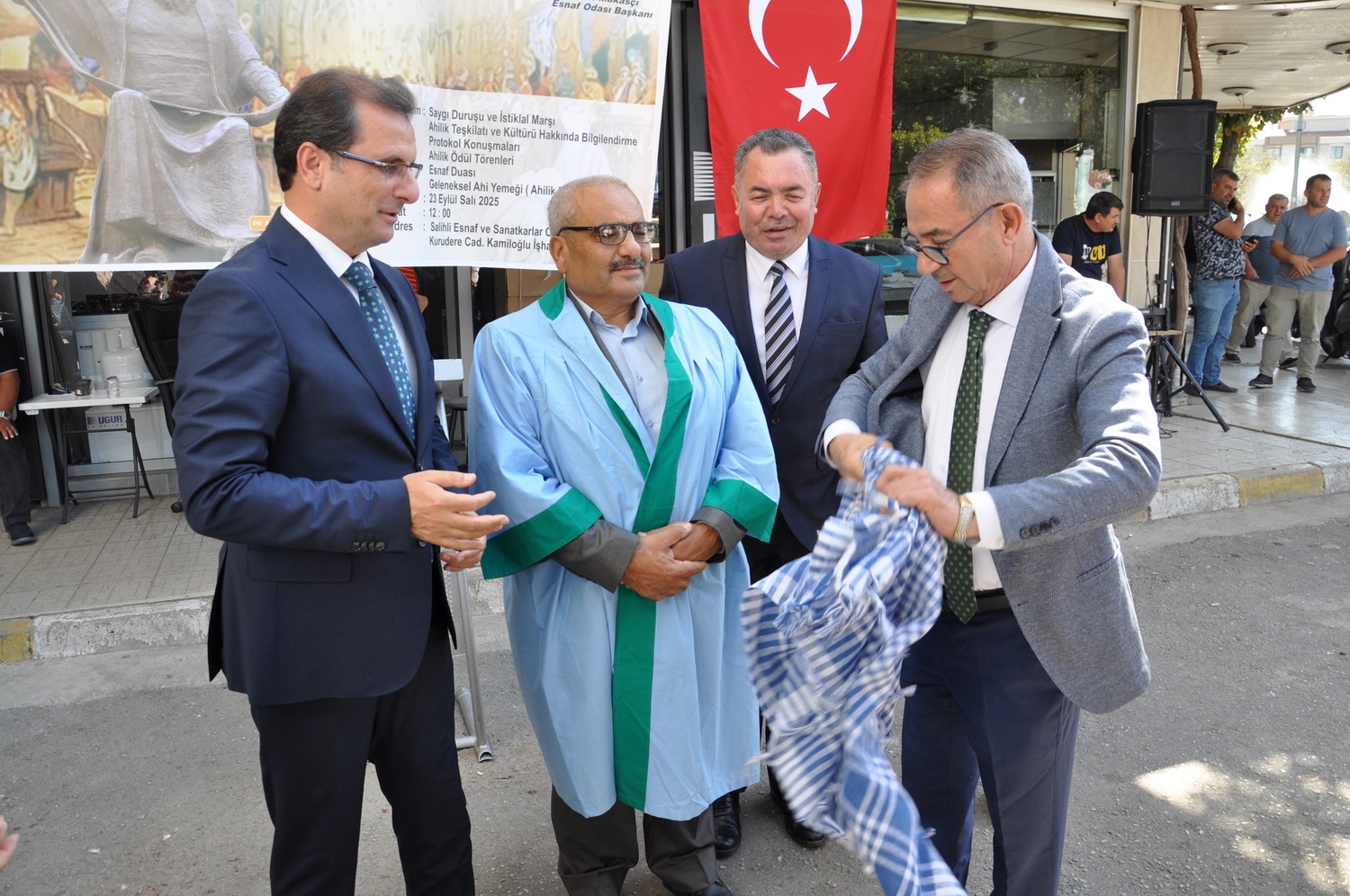 Salihlide Yilin Ahisi Belli Oldu 40 Yillik Derici Yilin Ahisi Secildi (23)