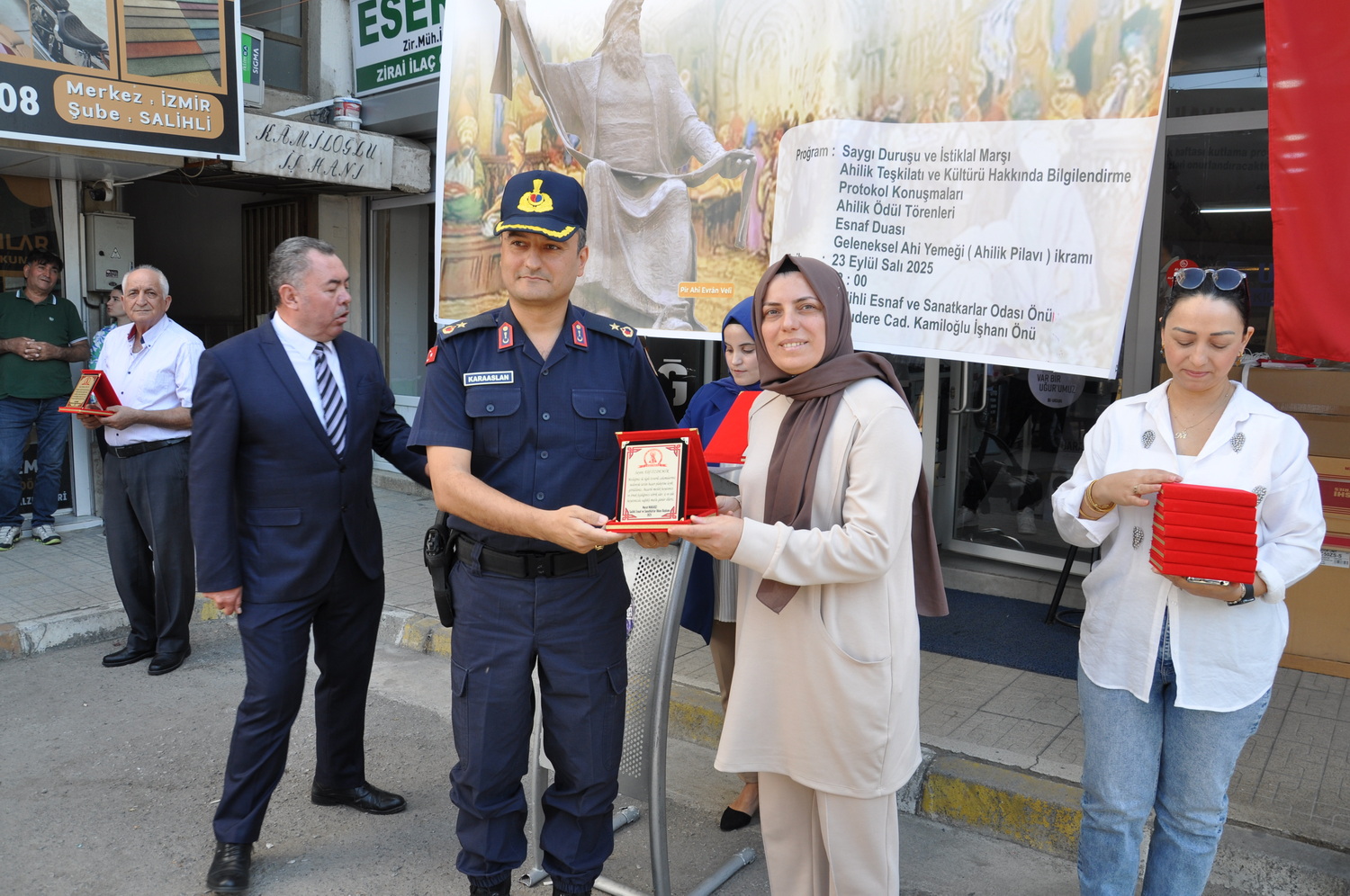 Salihlide Yilin Ahisi Belli Oldu 40 Yillik Derici Yilin Ahisi Secildi (5)