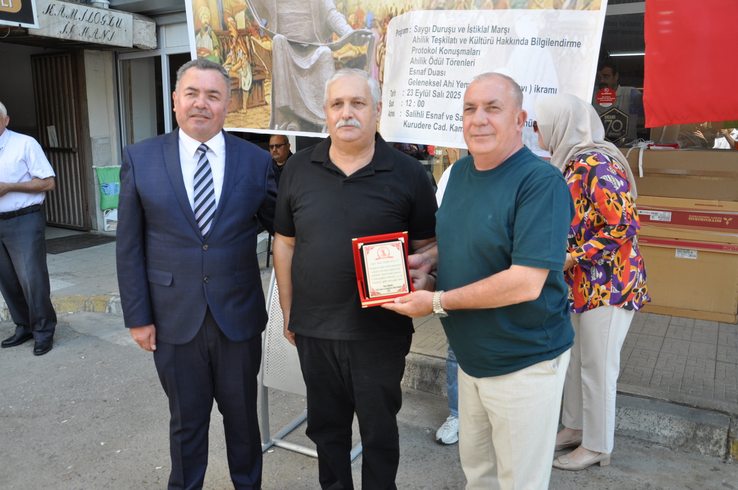 Salihlide Yilin Ahisi Belli Oldu 40 Yillik Derici Yilin Ahisi Secildi (8)