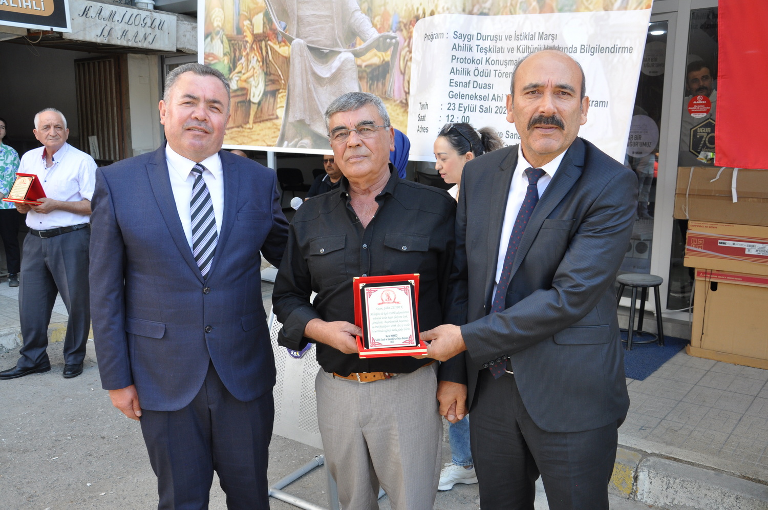 Salihlide Yilin Ahisi Belli Oldu 40 Yillik Derici Yilin Ahisi Secildi (9)