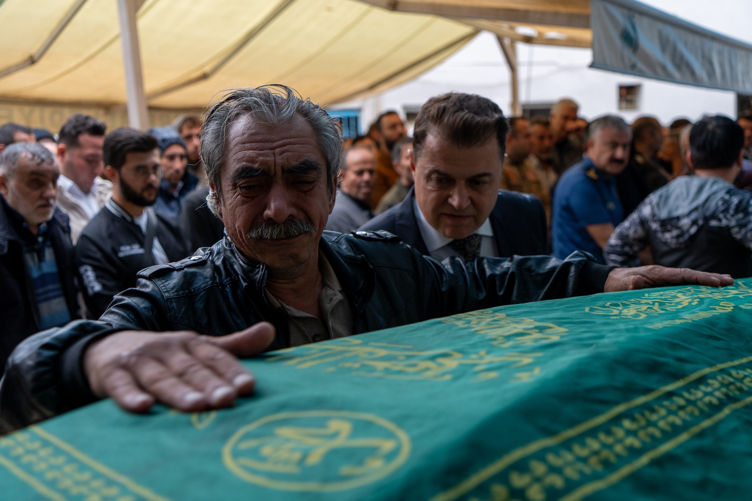 Salihli’deki Katliam Gibi Kazada Acı Veda! Hayatını Kaybeden 5 Kişi Toprağa Verildi (2)