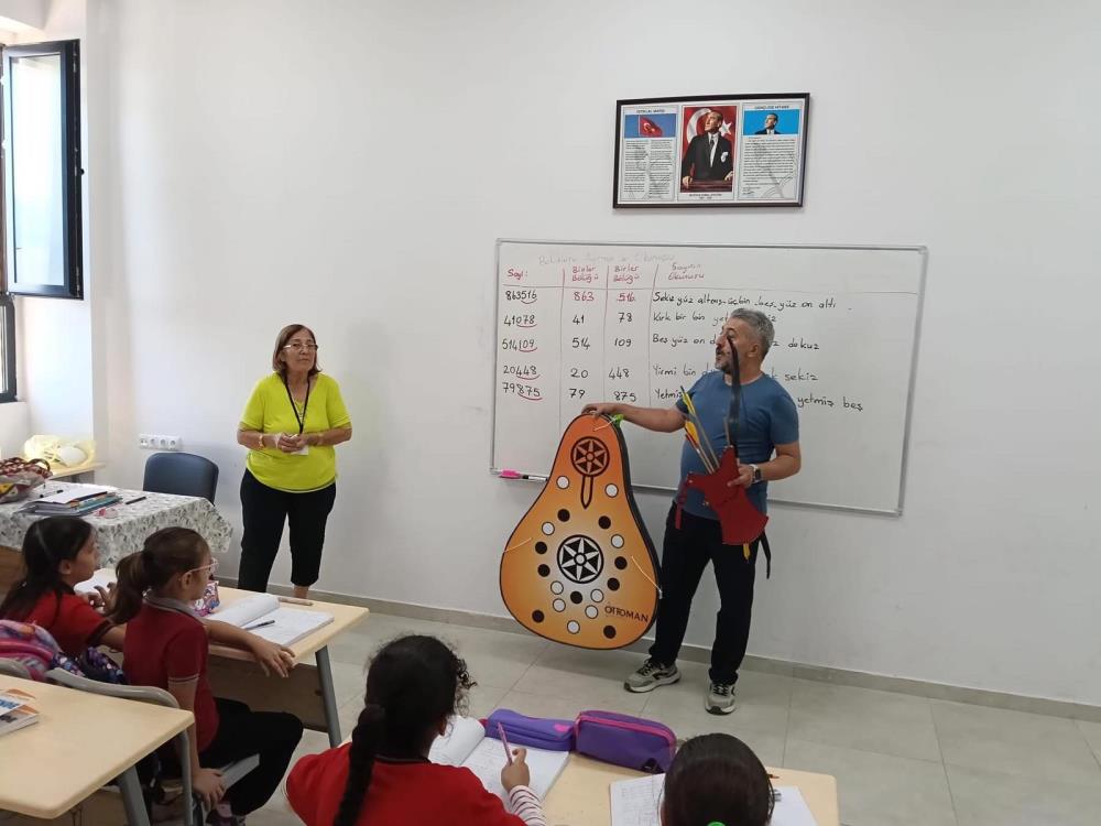 Sarigolde Geleneksel Turk Okculugu Ogrencilerle Bulustu (3)