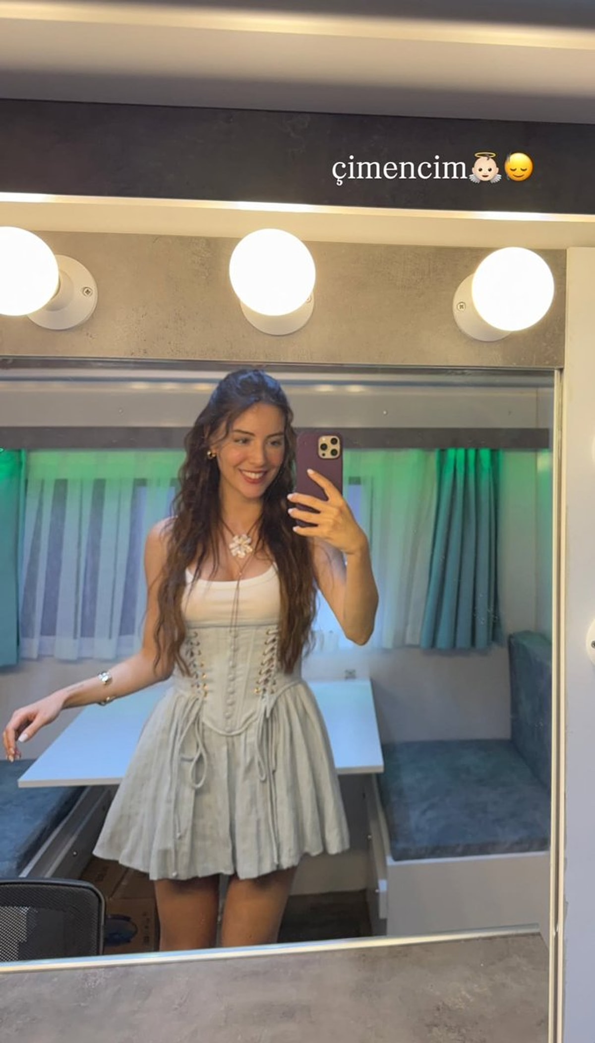 Oyuncu Selin Türkmen'in 44 yaş iddialarını yalanlayan, 24 yaşındaki güncel portre fotoğrafı.