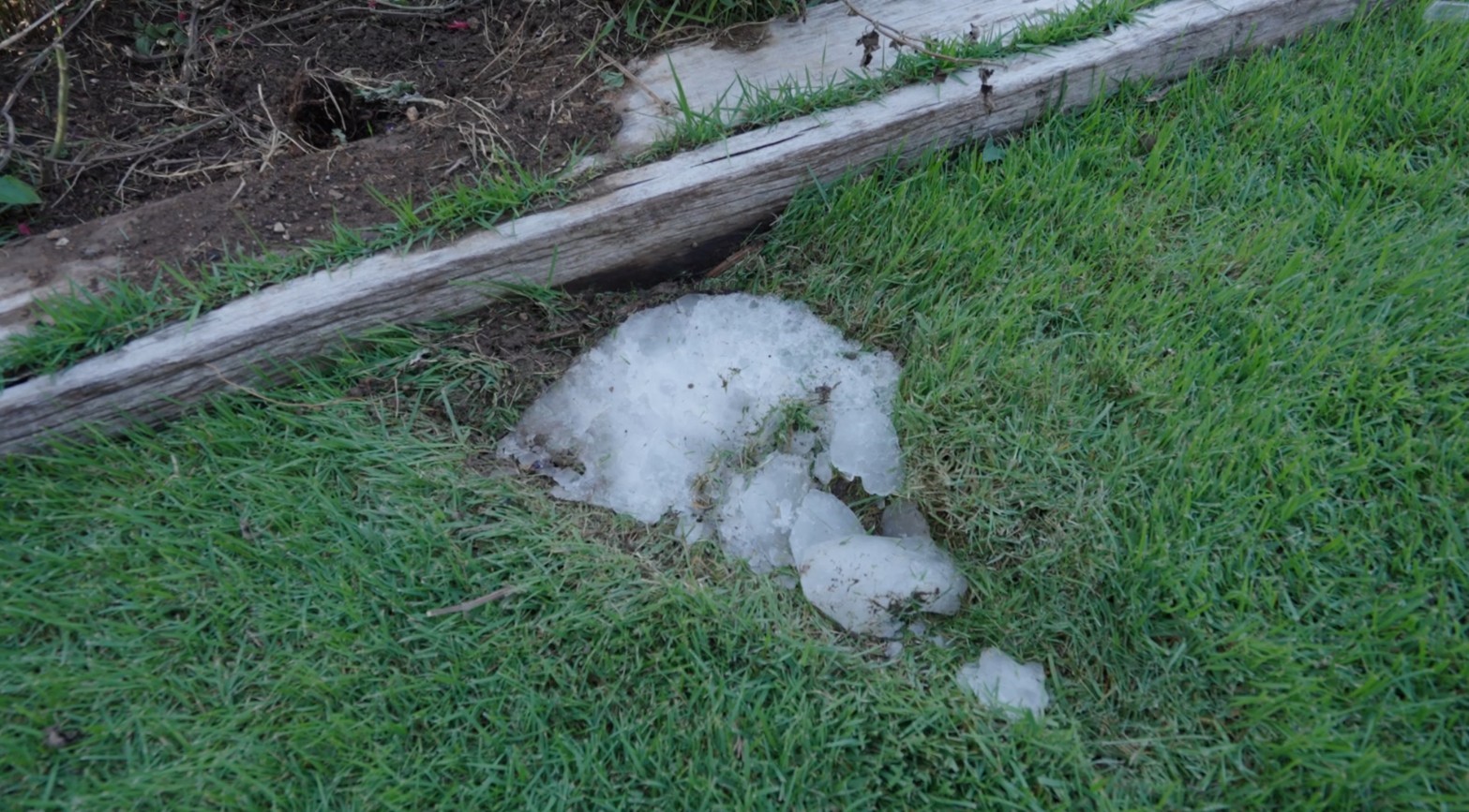 Sır Dolu Olay Gökyüzünden Düşen Dev Buz Parçası Korkuttu (3)