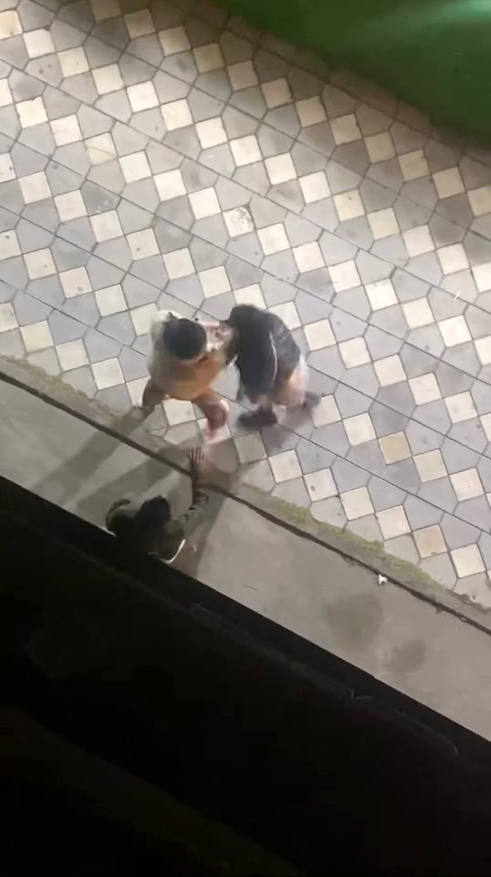 Sokak Ortasında Şok Görüntü Kadınlar Saç Başa Kavga Etti (2)