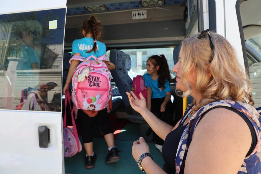 Songul Esen Isimli Vatandas Esinden Meslegi Devraldi Ogrenci Servisi Icin Direksiyon B (6)